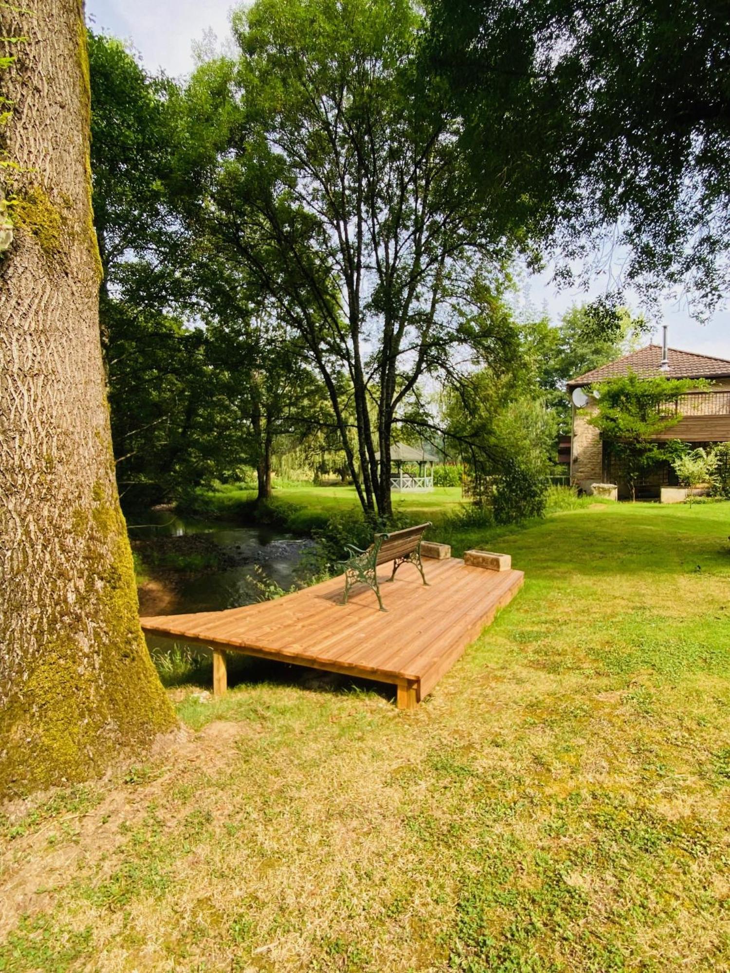 Moulin Du Fontcourt Bed & Breakfast Chasseneuil-sur-Bonnieure Exterior photo