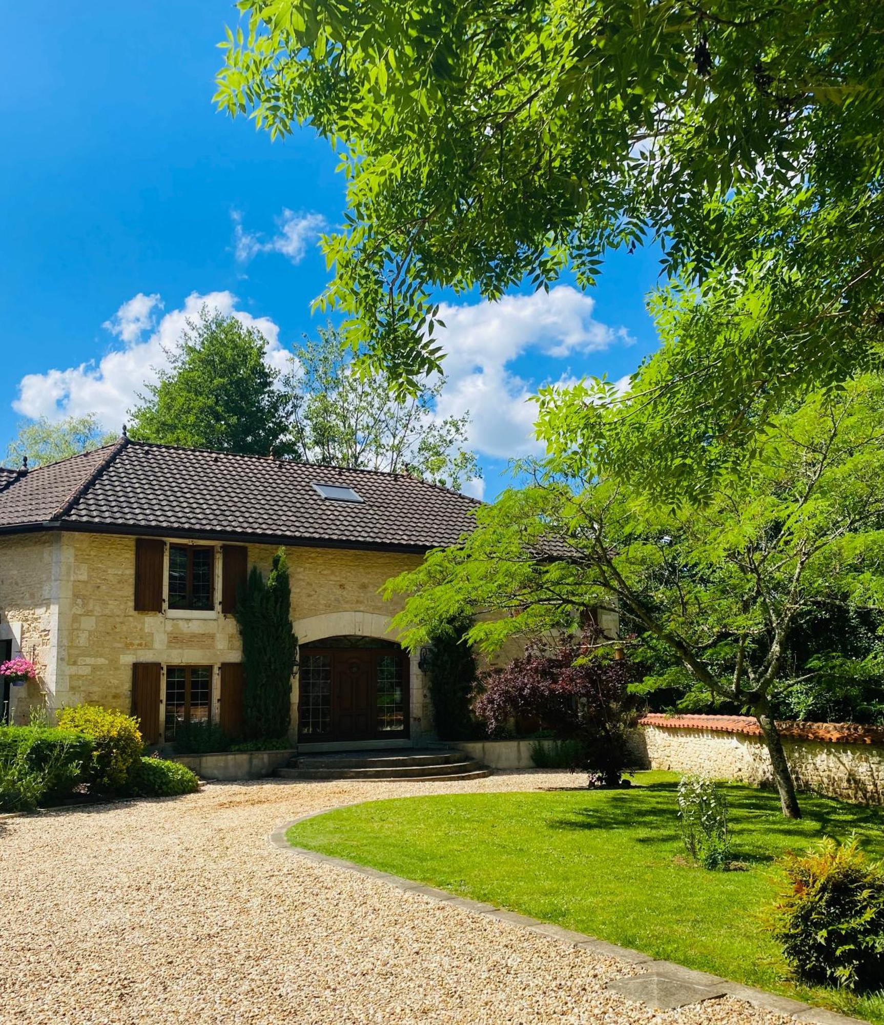 Moulin Du Fontcourt Bed & Breakfast Chasseneuil-sur-Bonnieure Exterior photo